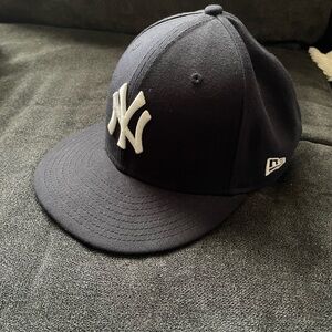 New Era Navy Yankees hat— 7 1/8 size